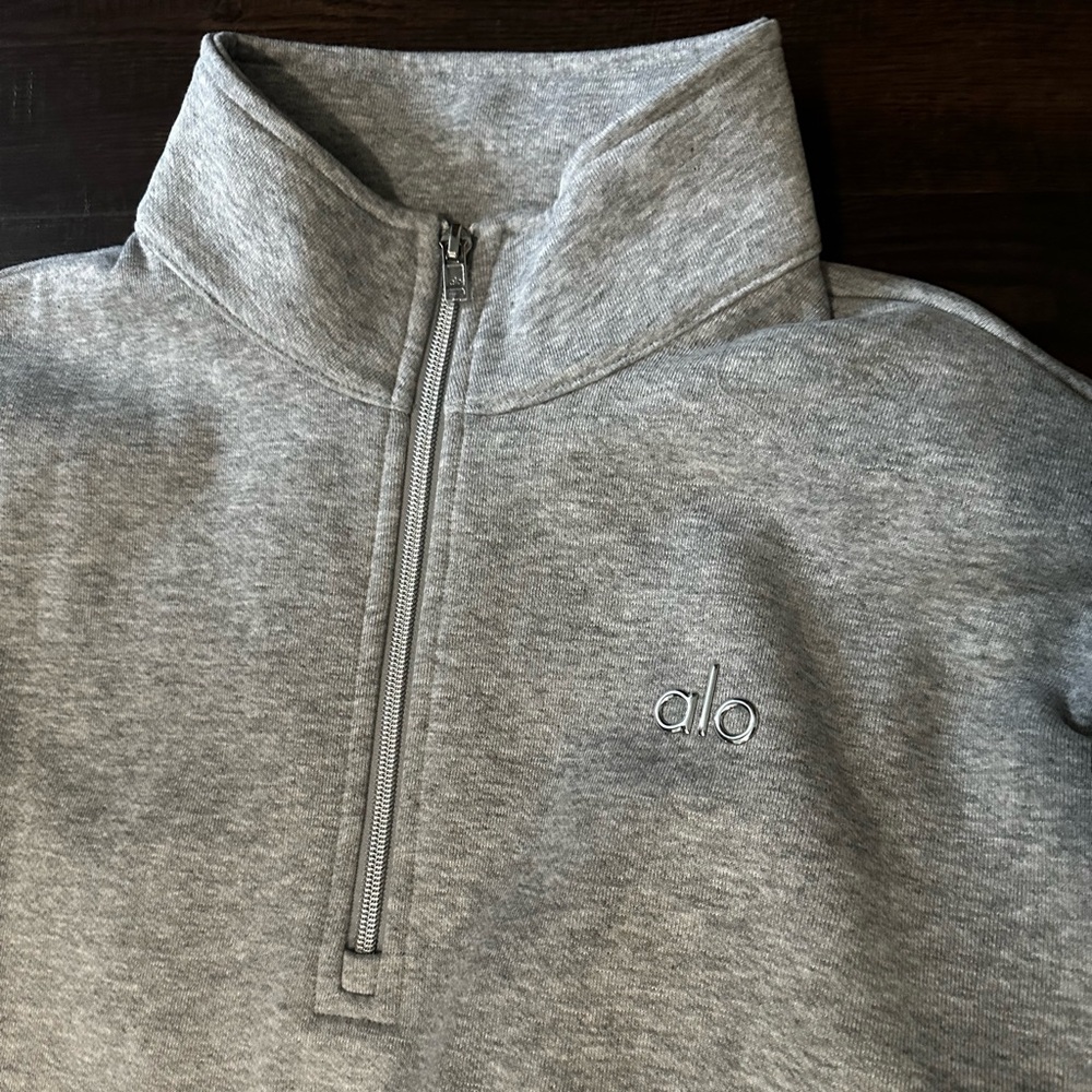 NWT - ALO YOGA - 1/4 zip accolade - medium